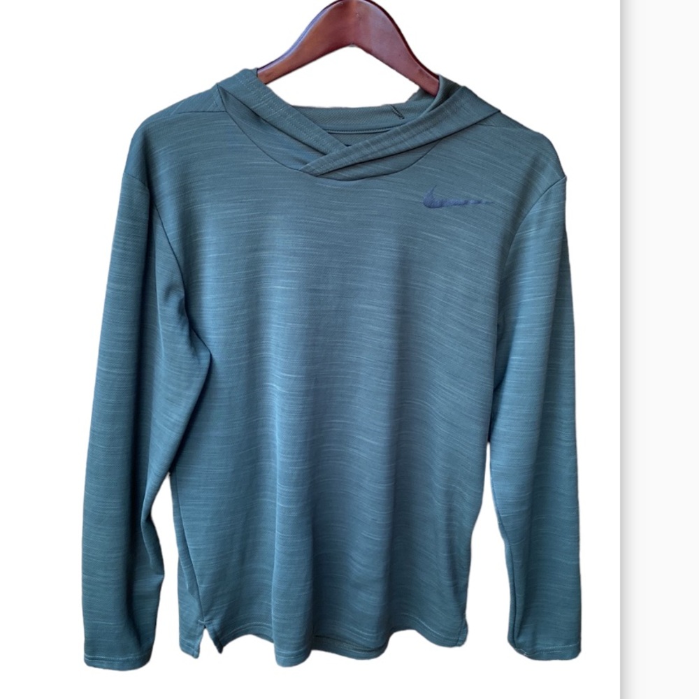 Men’s Nike pullover hoodie / lightweight stretchy / Sm.